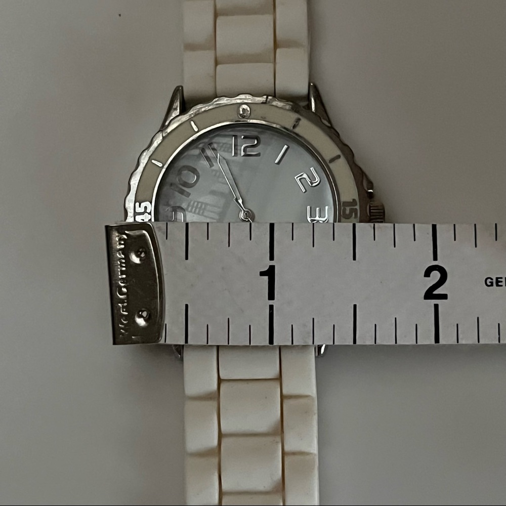 GUC Accutime silicone watch - Picture 10 of 10